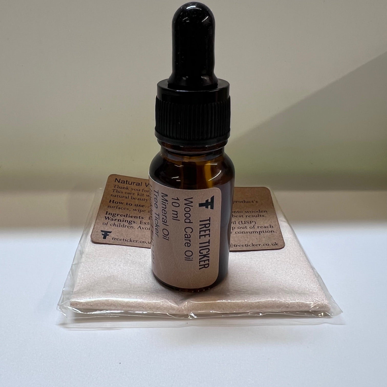 Wooden watch care oil 10ml with polishing cloth and instructions